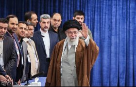 لحظه‌ای که رهبر انقلاب به حاج محمود کریمی گفتند: ای ایران بخوان