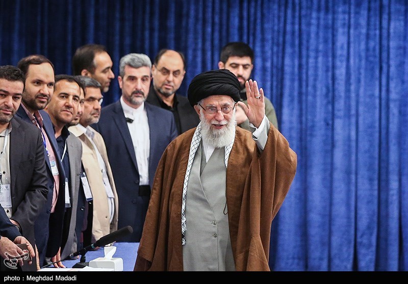 لحظه‌ای که رهبر انقلاب به حاج محمود کریمی گفتند: ای ایران بخوان