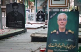 حضور محمد باقر قالیباف بر مزار همرزمان شهیدش سر لشگر شهید باقری ربانی حاجیزاده و…
