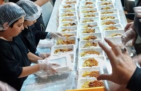 پخش ۱۵ هزار پرس غذای نذری در دهه اول محرم در محله شهران منطقه5