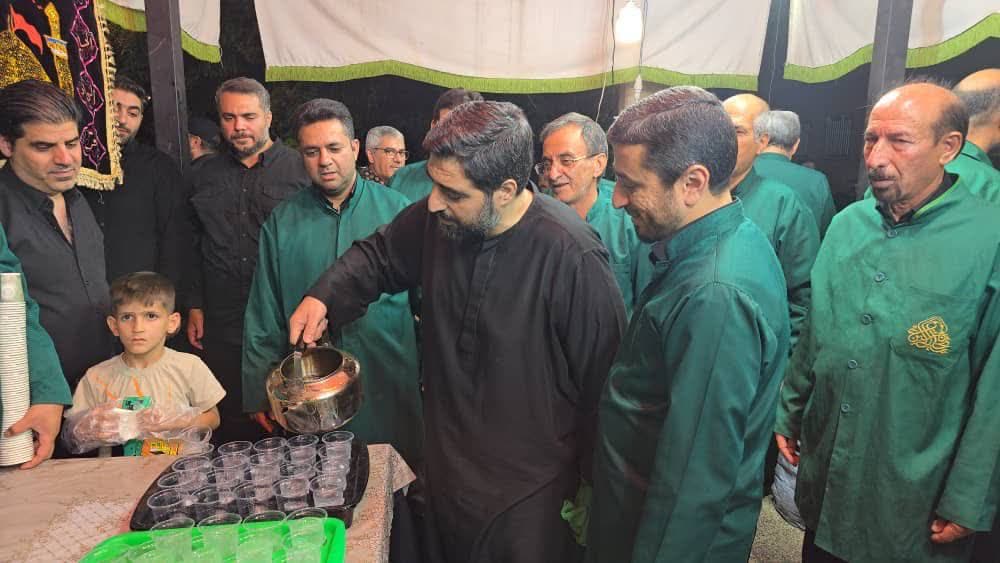 یازده شب عاشقی خادمیاران رضوی منطقه۵ در موکب‌های پذیرایی حسینیه ریحانةالحسین(س)